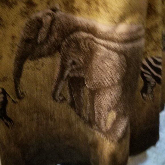 Women's maxi dress with African motif - Picture 3 of 7